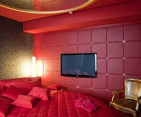 Otel Base 4*