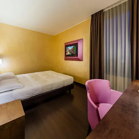 Base Hotel