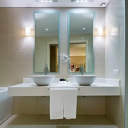 Hotel Base 4*