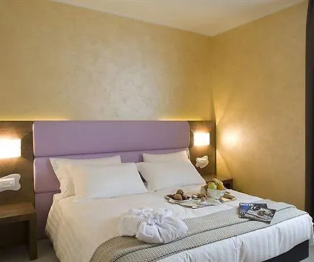 Hotel Base 4*