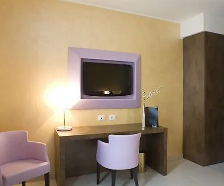 Hotel Base 4*